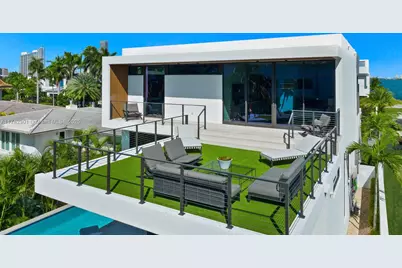 1090 N Venetian Dr, Miami, FL 33139 - Photo 1