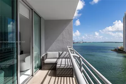 325 S Biscayne Blvd #1415, Miami, FL 33131 - Photo 1