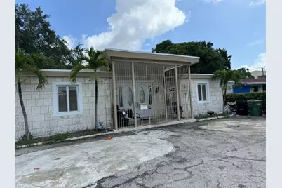 655 NE 135th St, North Miami, FL 33161 - Photo 1