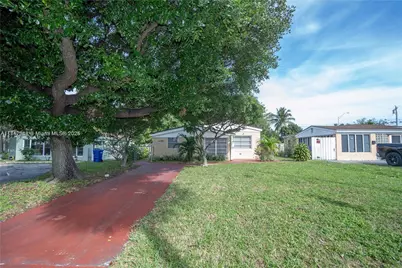1445 NE 172nd St, North Miami Beach, FL 33162 - Photo 1