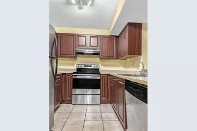 250 W Palm Cir W #103, Pembroke Pines, FL 33025 - Photo 1