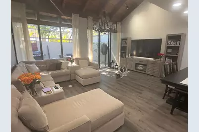 11000 Clubhouse Rd #11000, Pembroke Pines, FL 33026 - Photo 1