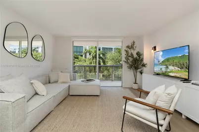 6039 Collins Ave #429, Miami Beach, FL 33140 - Photo 1