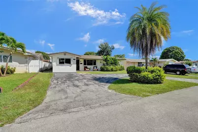 8821 NW 11th St, Pembroke Pines, FL 33024 - Photo 1