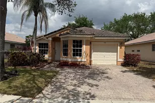 11781 SW 7th St, Pembroke Pines, FL 33025 - Photo 1