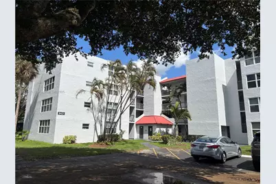 9421 Evergreen Pl #402, Davie, FL 33324 - Photo 1