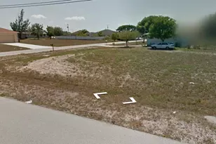 341 NE 14th St, Cape Coral, FL 33909 - Photo 1