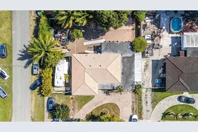 210 W 52nd St, Hialeah, FL 33012 - Photo 1