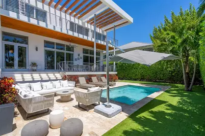 230 W McIntyre St, Key Biscayne, FL 33149 - Photo 1