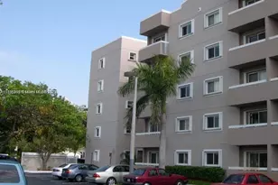 600 NW 32nd Pl, Miami, FL 33125 - Photo 1