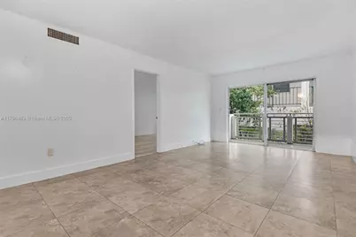 716 Michigan Ave #204, Miami Beach, FL 33139 - Photo 1