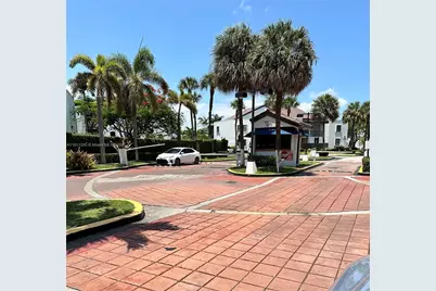9431 Fontainebleau Blvd #112, Miami, FL 33172 - Photo 1