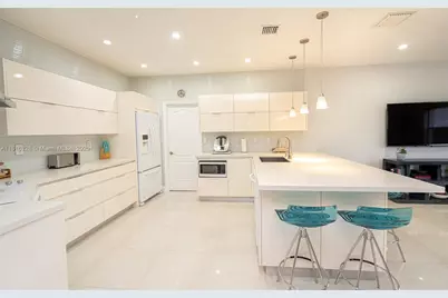 10914 NW 70th St, Doral, FL 33178 - Photo 1