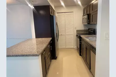 100 Lakeview Dr #316, Weston, FL 33326 - Photo 1