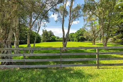 11319 NW 4th St, Plantation, FL 33325 - Photo 1