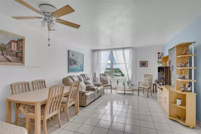 2899 Collins Ave #946, Miami Beach, FL 33140 - Photo 1