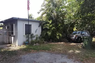 622 NE 11th St, Homestead, FL 33030 - Photo 1