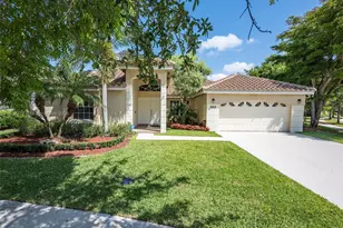 643 Lake Blvd, Weston, FL 33326 - Photo 1