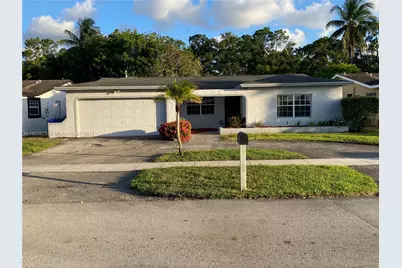 8250 Southampton Dr, Miramar, FL 33025 - Photo 1