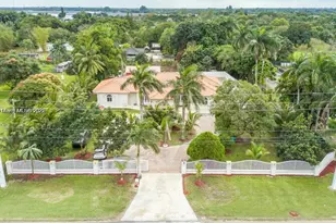 18390 SW 200th St, Miami, FL 33187 - Photo 1