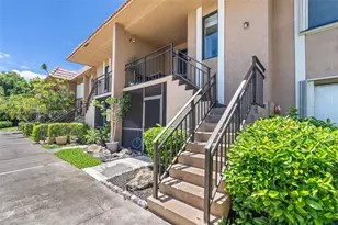 195 Lakeview Dr, Weston, FL 33326 - Photo 1