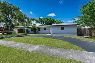 811 Evergreen Dr, Lake Park, FL 33403 - Photo 1