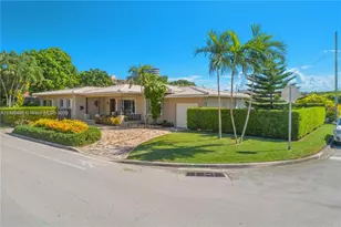 424 89th St, Surfside, FL 33154 - Photo 1