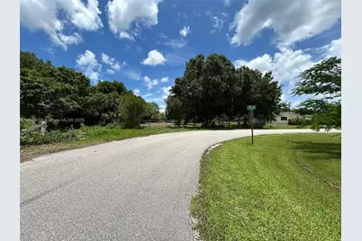 1052 Oak St, Moore Haven, FL 33471 - Photo 1