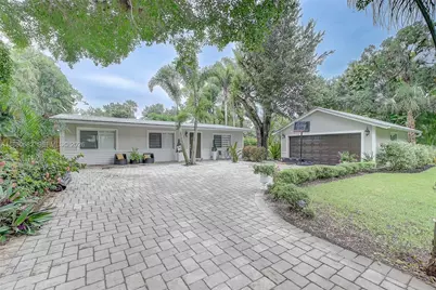 369 Caloosa Drive, Labelle, FL 33935 - Photo 1