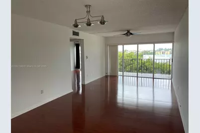 9180 Fontainebleau Blvd #505, Miami, FL 33172 - Photo 1