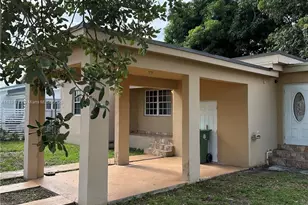 658 SE 8th Pl, Hialeah, FL 33010 - Photo 1