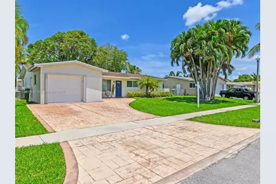 321 NW 93rd Ave, Pembroke Pines, FL 33024 - Photo 1