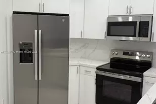 10233 NW 9th St Cir, Miami, FL 33172 - Photo 1