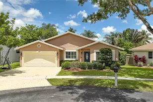 1710 SW 100th Terrace, Davie, FL 33324 - Photo 1