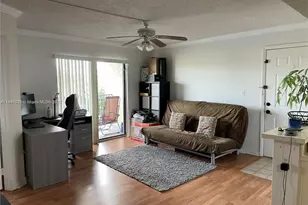 450 W Palm Cir W, Pembroke Pines, FL 33025 - Photo 1