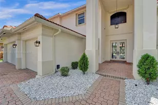 1727 Victoria Pointe Cir, Weston, FL 33327 - Photo 1