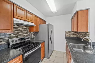 10461 NW 7th St, Pembroke Pines, FL 33026 - Photo 1