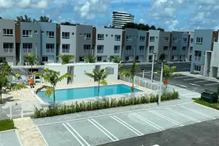 2505 NE 193rd St, Miami, FL 33180 - Photo 1