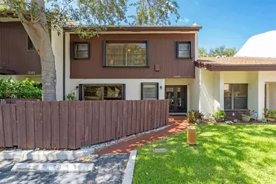 3339 Oak Dr, Hollywood, FL 33021 - Photo 1