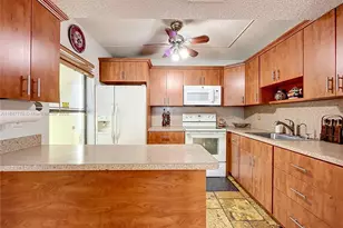 11533 NW 10th St, Pembroke Pines, FL 33026 - Photo 1