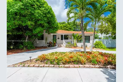 32 Hammond Dr, Miami Springs, FL 33166 - Photo 1