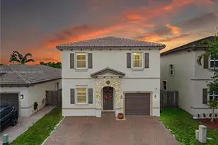 2389 NE 4th St, Homestead, FL 33033 - Photo 1
