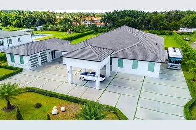 9781 NW 131st St, Hialeah Gardens, FL 33018 - Photo 1