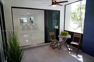 510 W Park Dr, Miami, FL 33172 - Photo 1