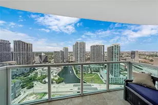 31 SE 5th St, Miami, FL 33131 - Photo 1