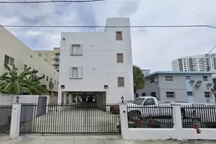 561 SW 2nd St, Miami, FL 33130 - Photo 1