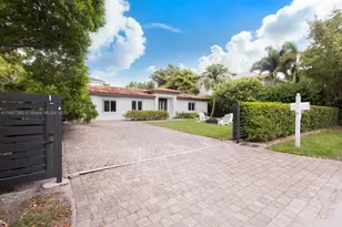 677 Hampton Ln, Key Biscayne, FL 33149 - Photo 1