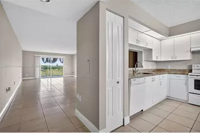 13700 SW 14th St #406D, Pembroke Pines, FL 33027 - Photo 1