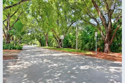 1239 Mariposa Ave #6, Coral Gables, FL 33146 - Photo 1