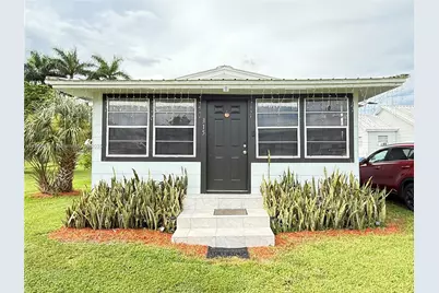 315 Avenue J, Moore Haven, FL 33471 - Photo 1
